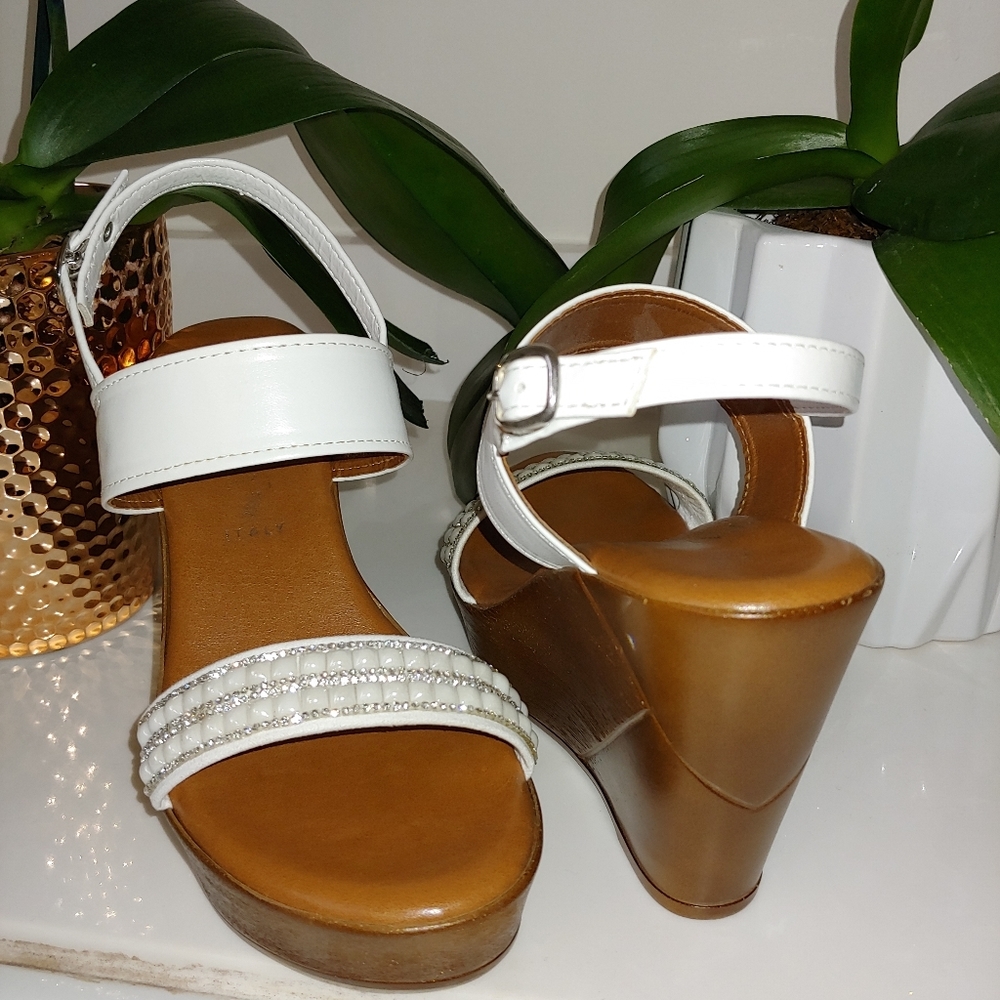 Super Cute White Wedge